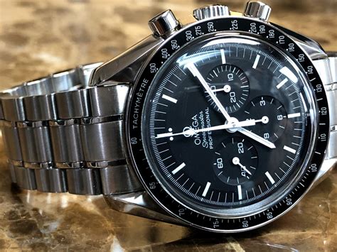 omega speedmaster manual wind watch.